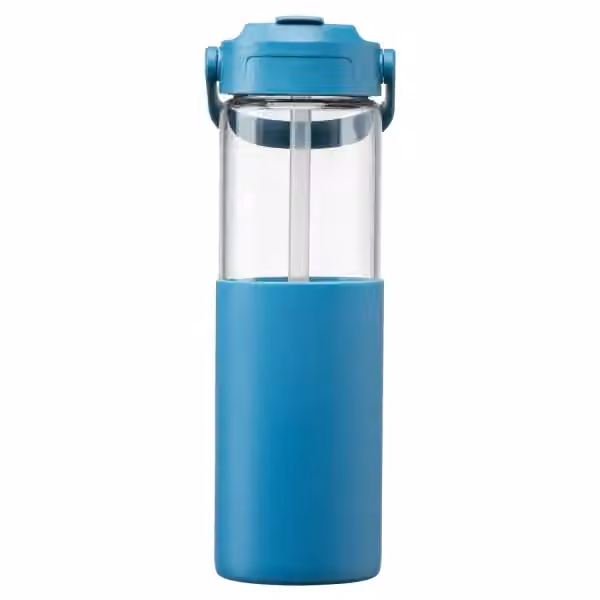 Juno Glasflasche mit Silikonhülle und Trinkhalm - 590 ml in Stahlblau